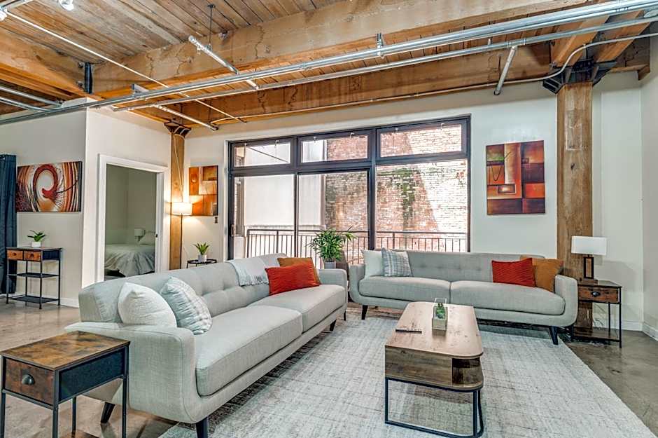 Downtown Dallas Condo - 2BR 1BA