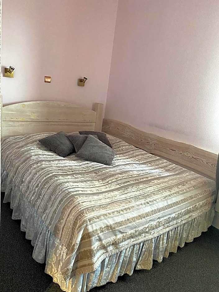 Dom Wypoczynkowy "Pod Strzechą" w Giewartowie