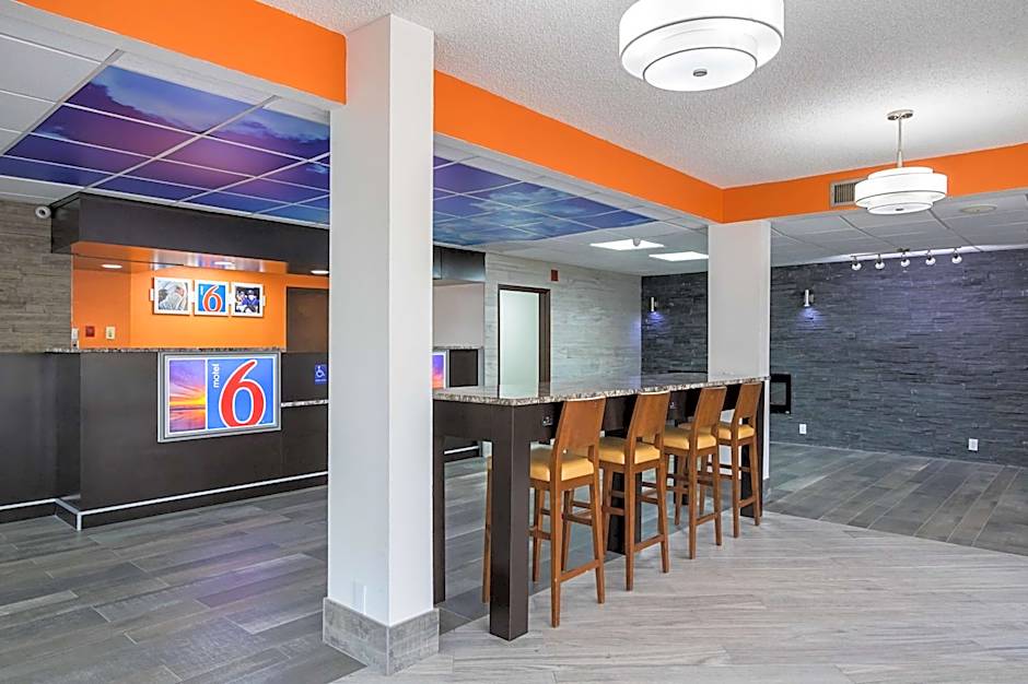 Motel 6-Savannah, GA - Midtown