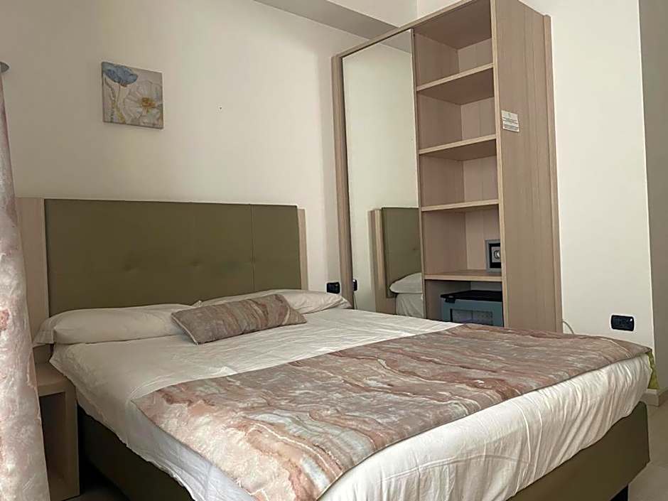 Zdjęcie 1 z 11 — Small Double Room