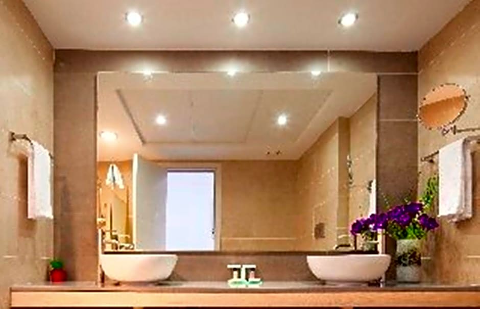 Photo 1 of 1 of Superior 1 Bedroom Suite, Sea View