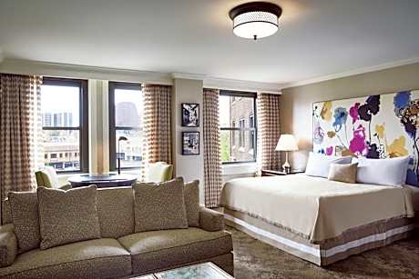 Studio, 1 King, Sofa bed, Plaza view