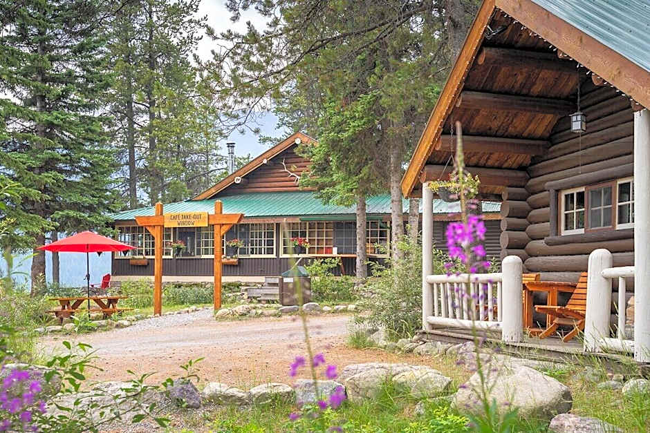 Storm Mountain Lodge Cabins Dining