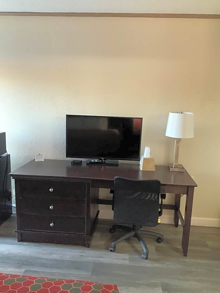 Perry Inn & Suites By Capital O National Fairground GA I 75