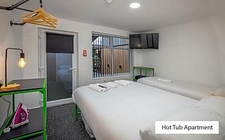 Two bed Apartment-Ground Floor-NO Seaview-Hot Tub