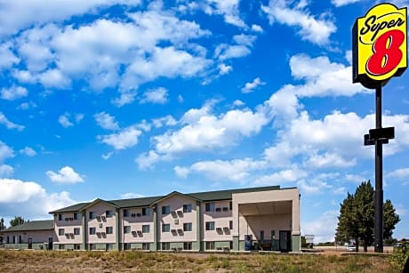 Super 8 by Wyndham Pueblo