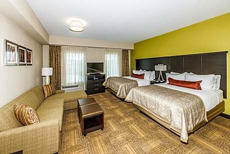 Studio Suite with Two Double Beds and Mobility Accessible Tub