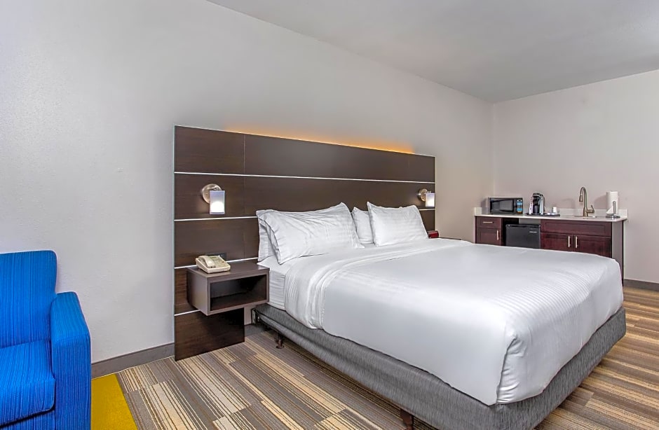 Holiday Inn Express & Suites Morristown By IHG