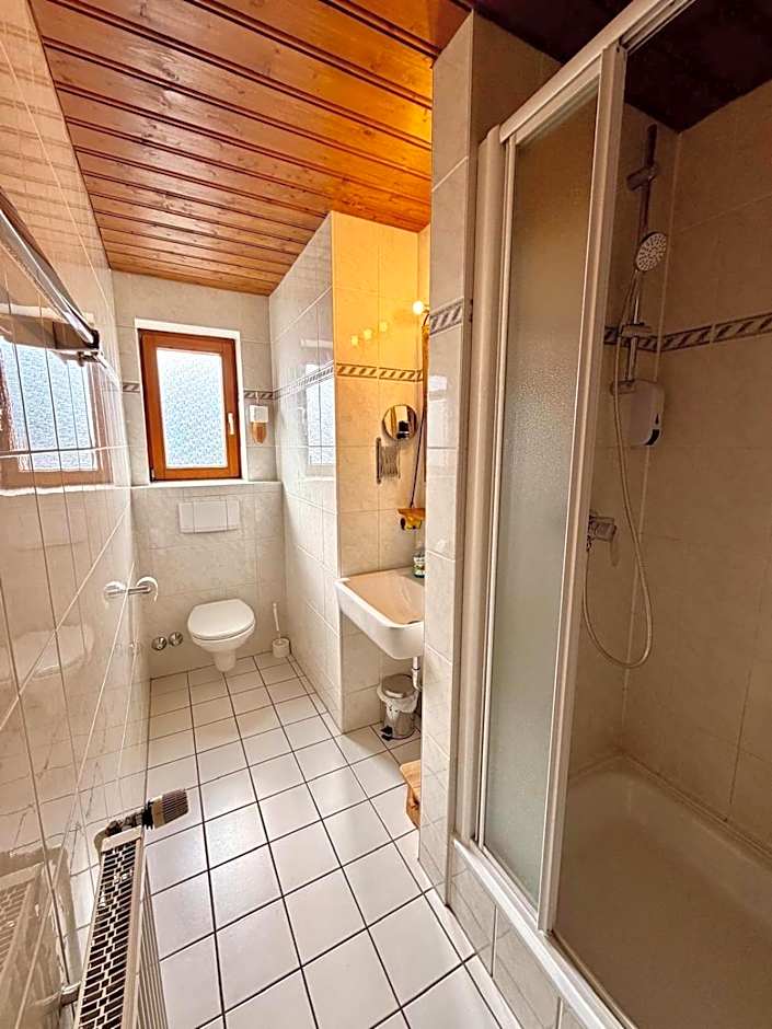 Hotel Kraus - Zentral in Bielefeld-Heepen, Gratis Parken, 24h Self Check-in