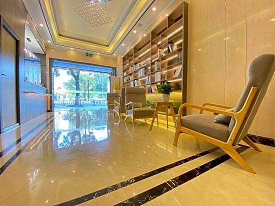 yisuqingju Hotel