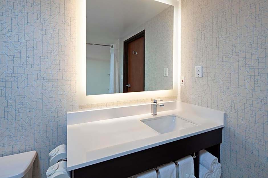 Holiday Inn Express Oakland Airport By IHG