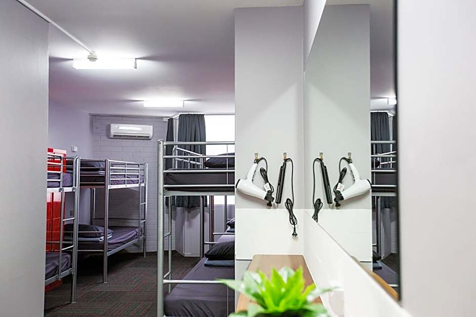 Mad Monkey Backpackers Waterfront