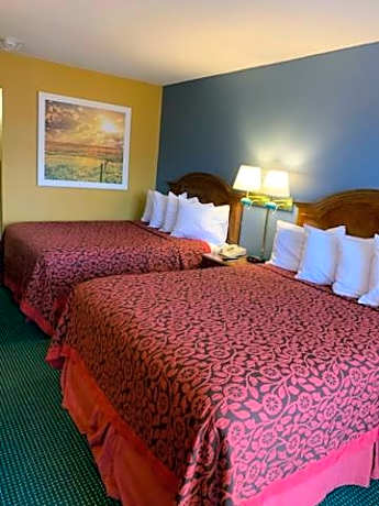 Queen Room with Two Queen Beds - Smoking