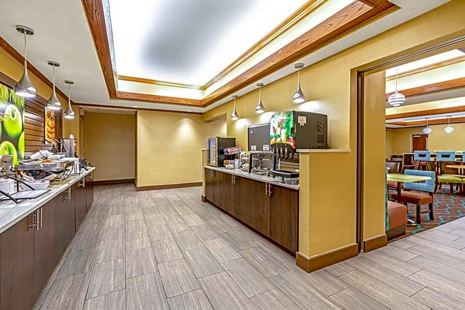 La Quinta Inn & Suites by Wyndham Midwest City - Tinker AFB