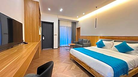 Deluxe Queen Room