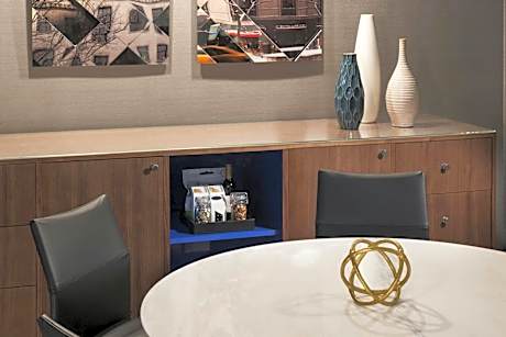 Executive Suite - Club Lounge Access