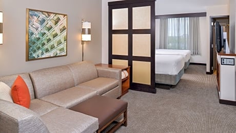 Accessible Two Queen Beds/Roll-In Shower (with sofa bed)