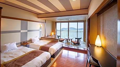 Deluxe Twin Room with Tatami Area and Private Bathroom with Sea View