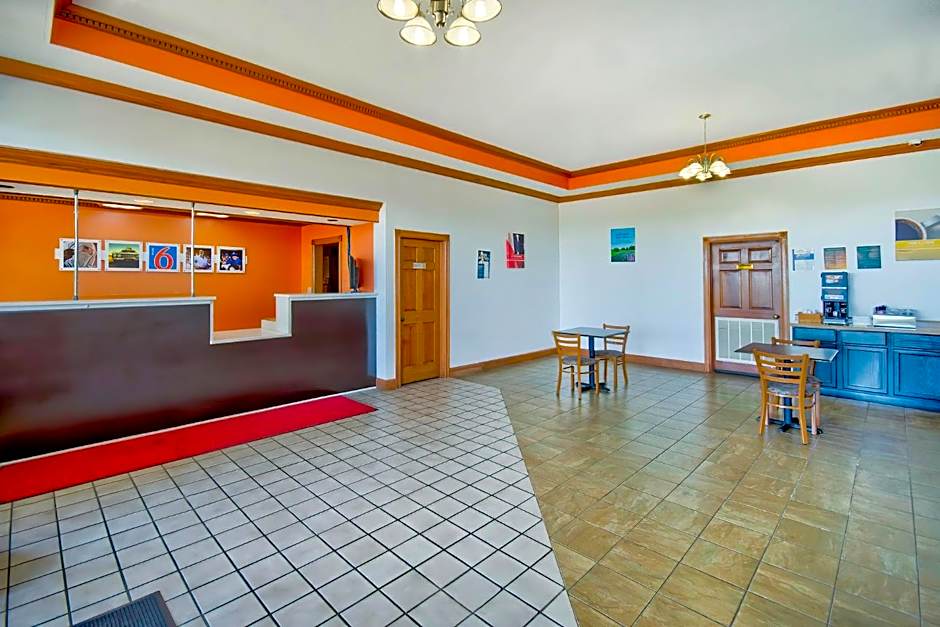 Motel 6-Grand Rivers, KY