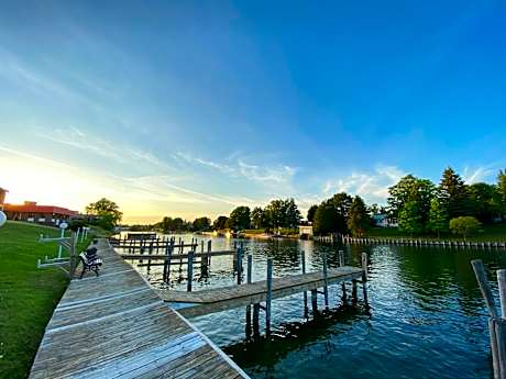 Fleetwood Inn Suites