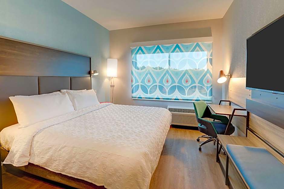 Tru by Hilton Smithfield I-95