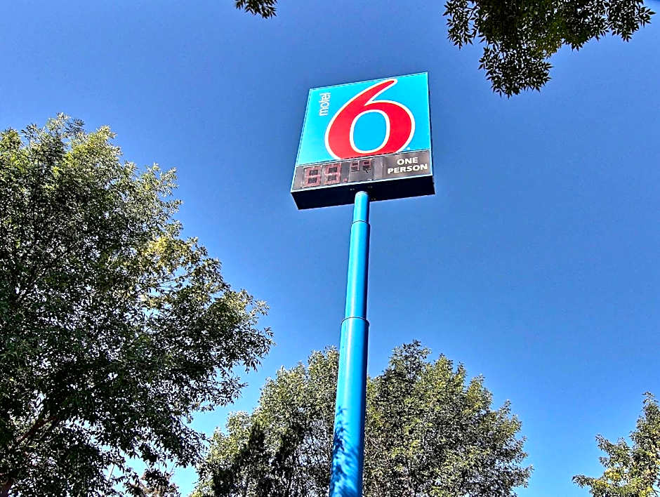 Motel 6-Bismarck, ND