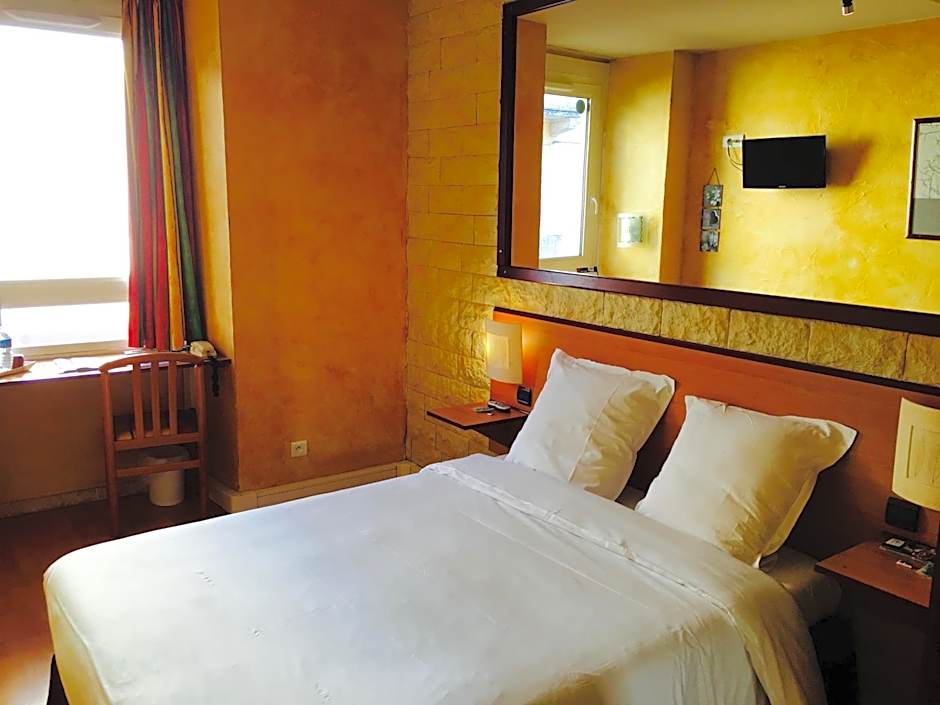 Hôtel Bosquet Pau Centre - Self Check In Budget Hotel