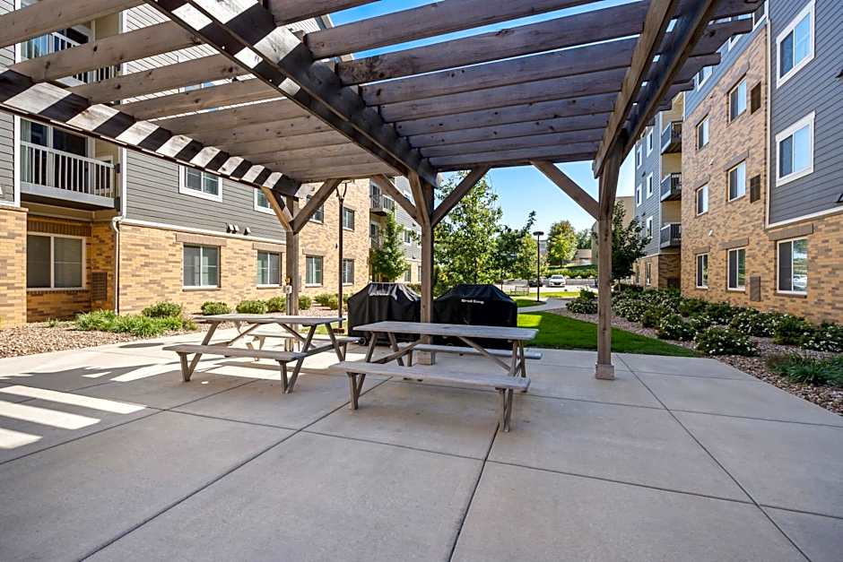 WaterWalk Extended Stay by Wyndham Kansas City - Overland Pk