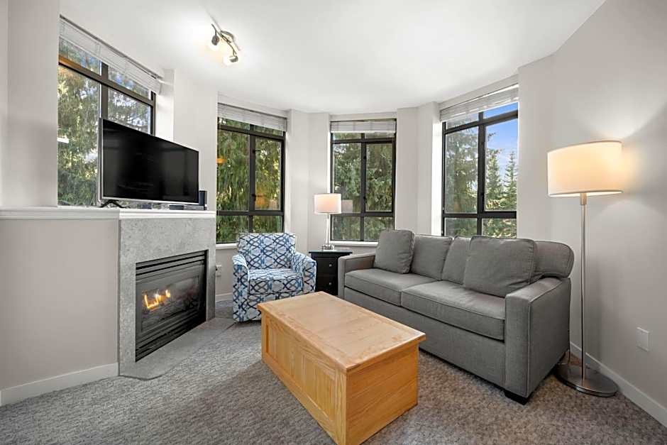 Alpenglow Lodge Two Bedroom Apartment with Private Hot Tub by MVA