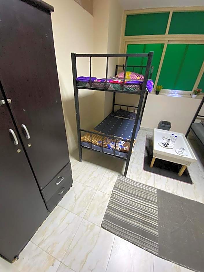 MBZ - Nice Bed Space "MEN"