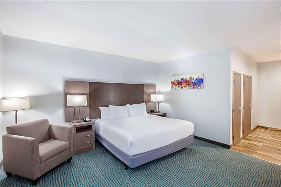 La Quinta Inn & Suites by Wyndham Dallas - Duncanville