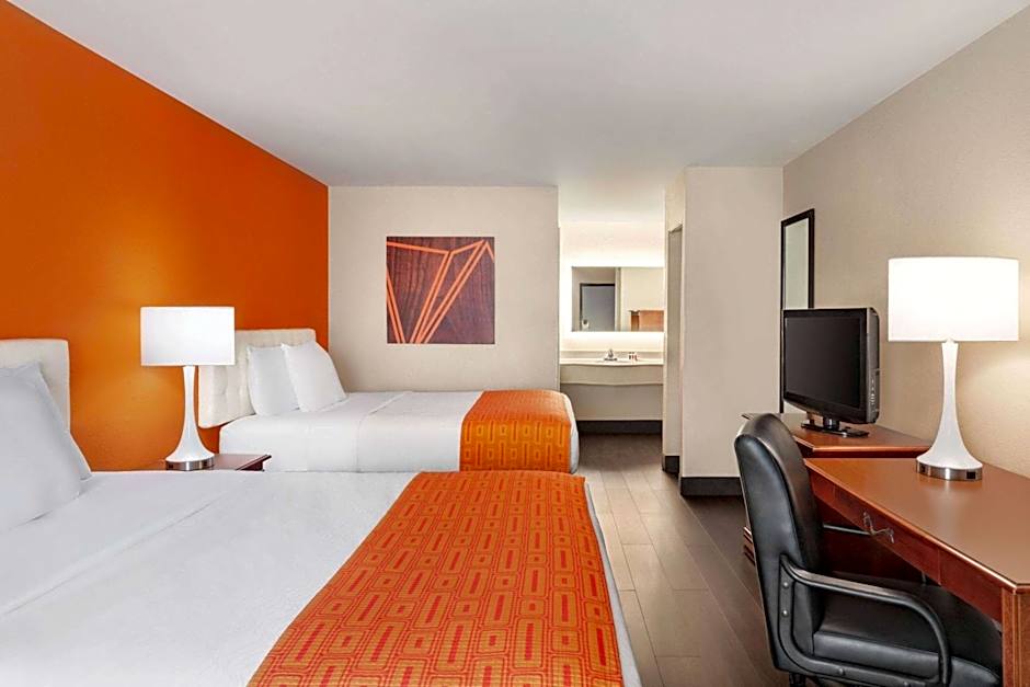 Howard Johnson by Wyndham Chattanooga Lookout Mountain I-24