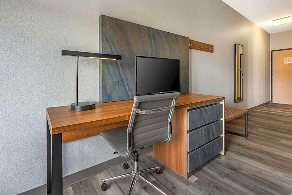 Quality Inn & Suites Manhattan