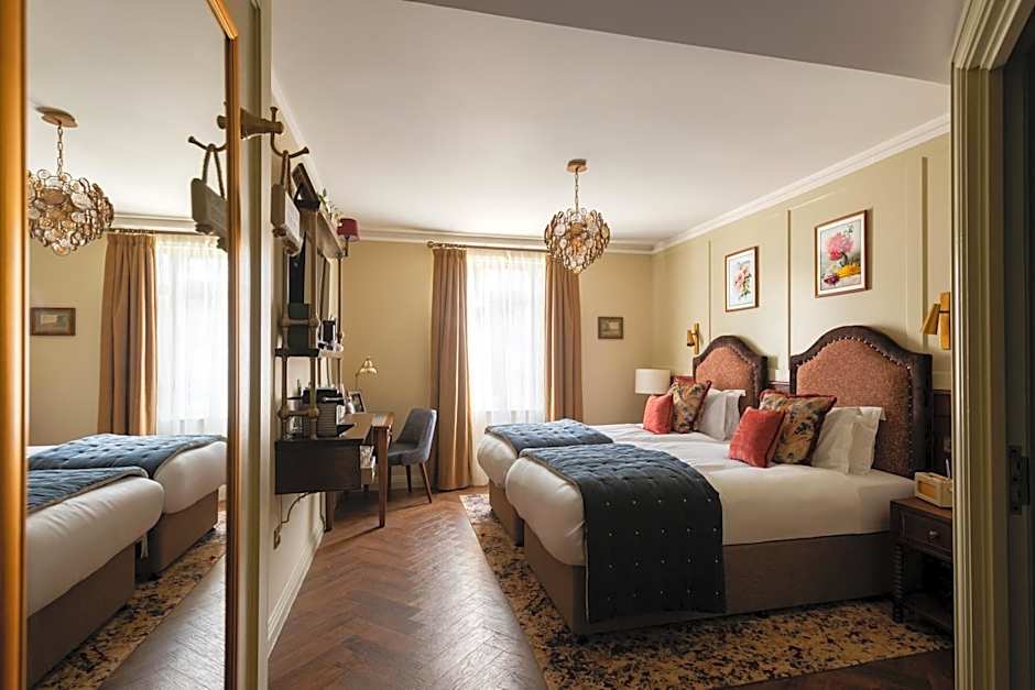 Coach & Horses Hotel