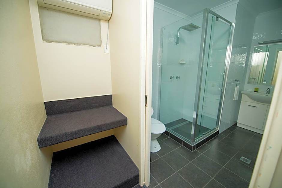 Sarina Motor Inn