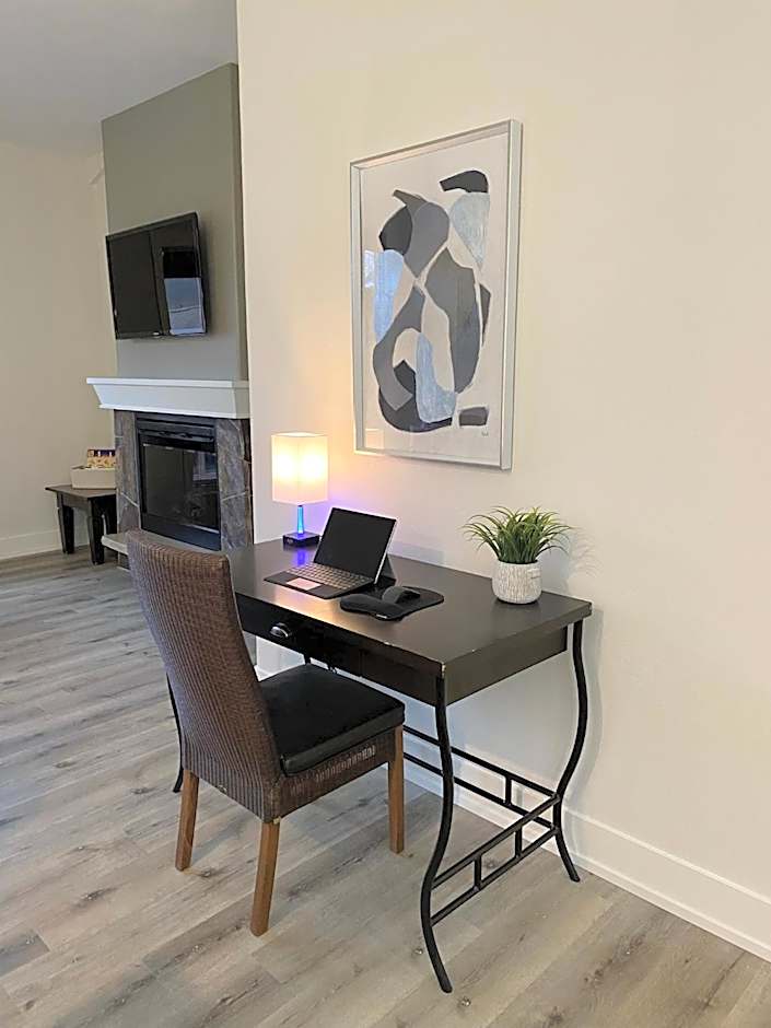 Spectacular Penthouse With Amazing Views, Indoor Pool and Hot tub