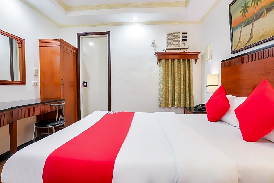 OYO 406 Royal Parc Inn & Suites (Vaccinated Staff)