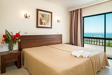 Three-Bedroom Apartment Cerro Mar Atlântico