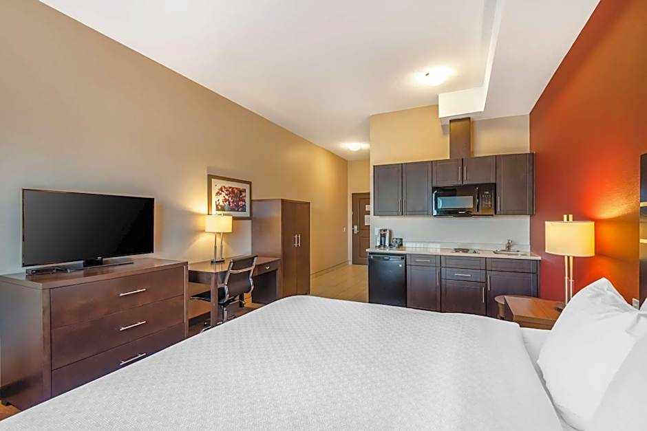 Best Western Plus Kindersley Hotel