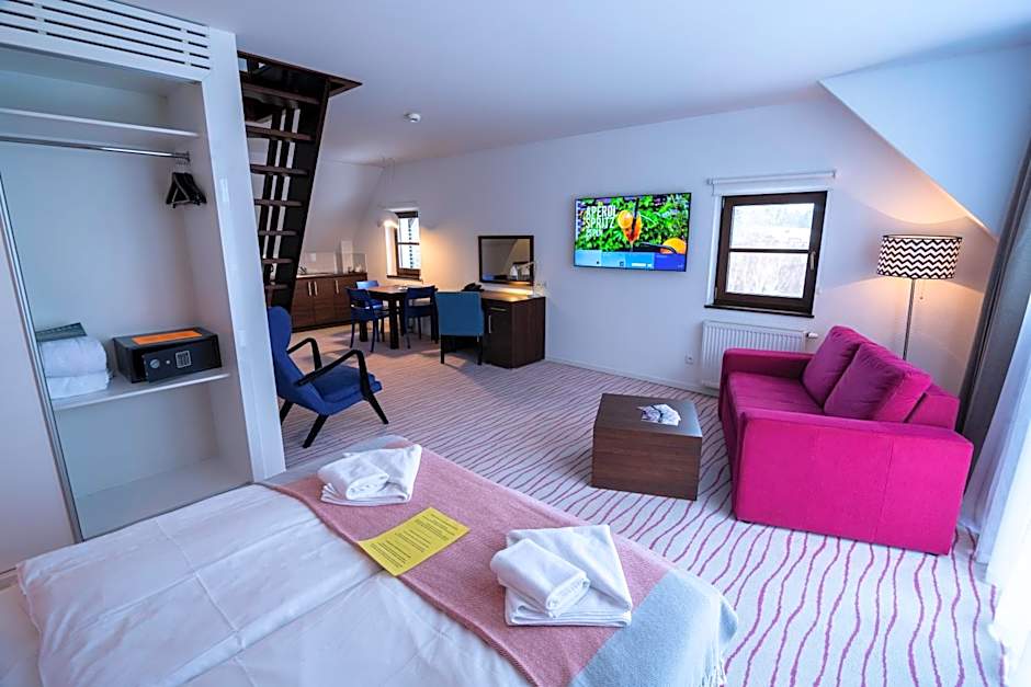 Flinski Sport X SPA, Boutique X Art