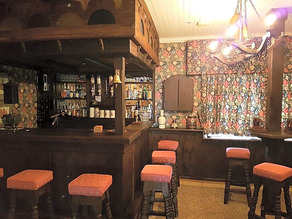 Sherwood's Country House