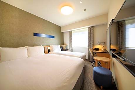 Small Twin Room - Non-Smoking