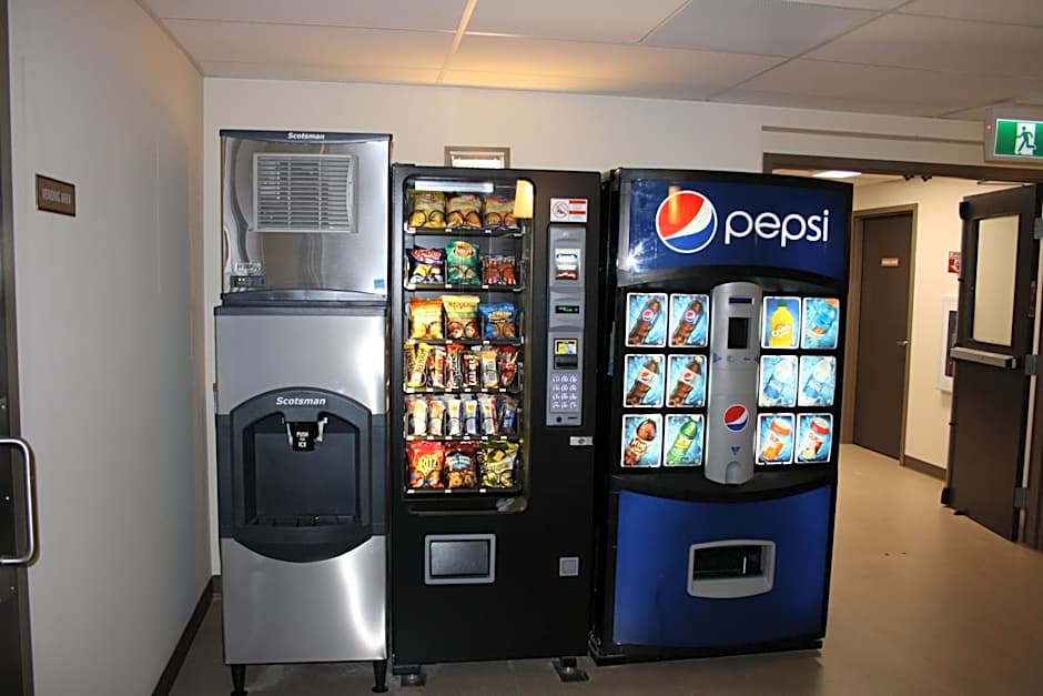 Crossroads Inn & Suites