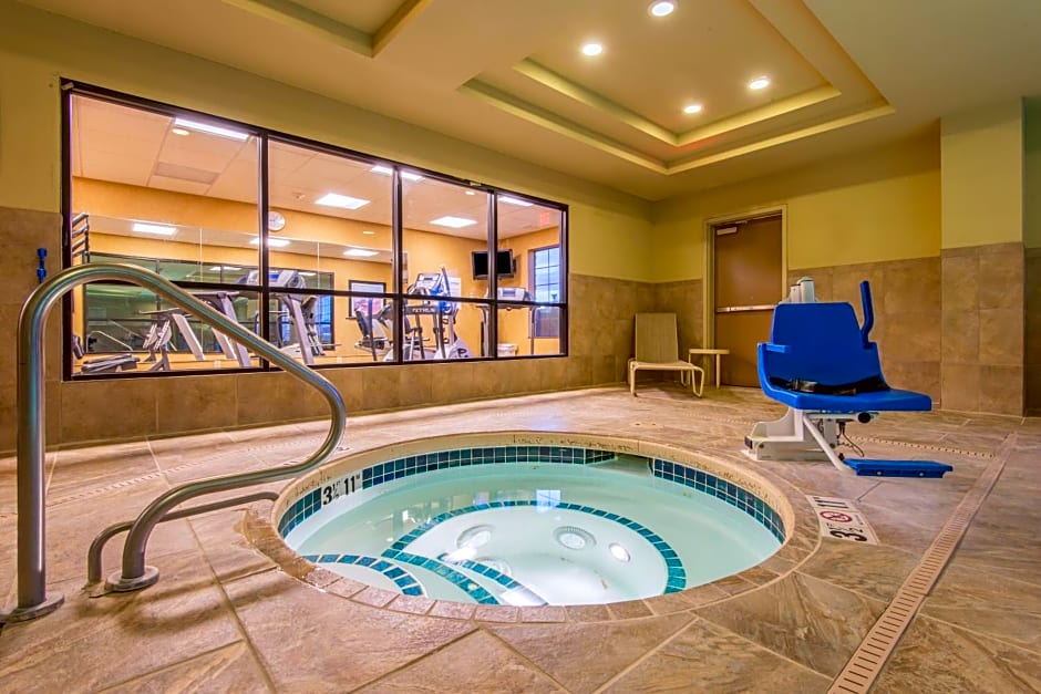 Holiday Inn Express & Suites Clovis