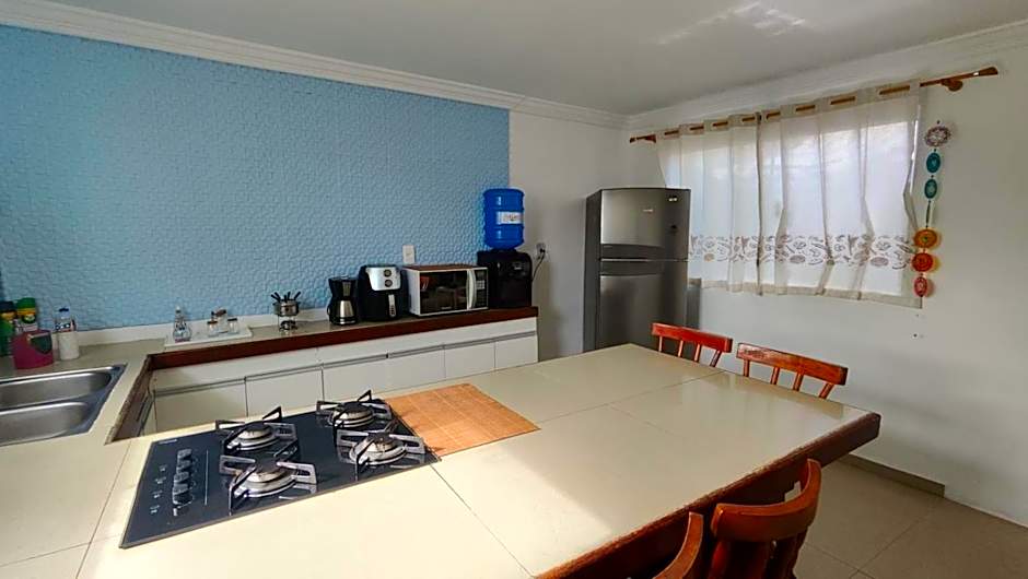 Casa completa a 70 m da praia dos ossos