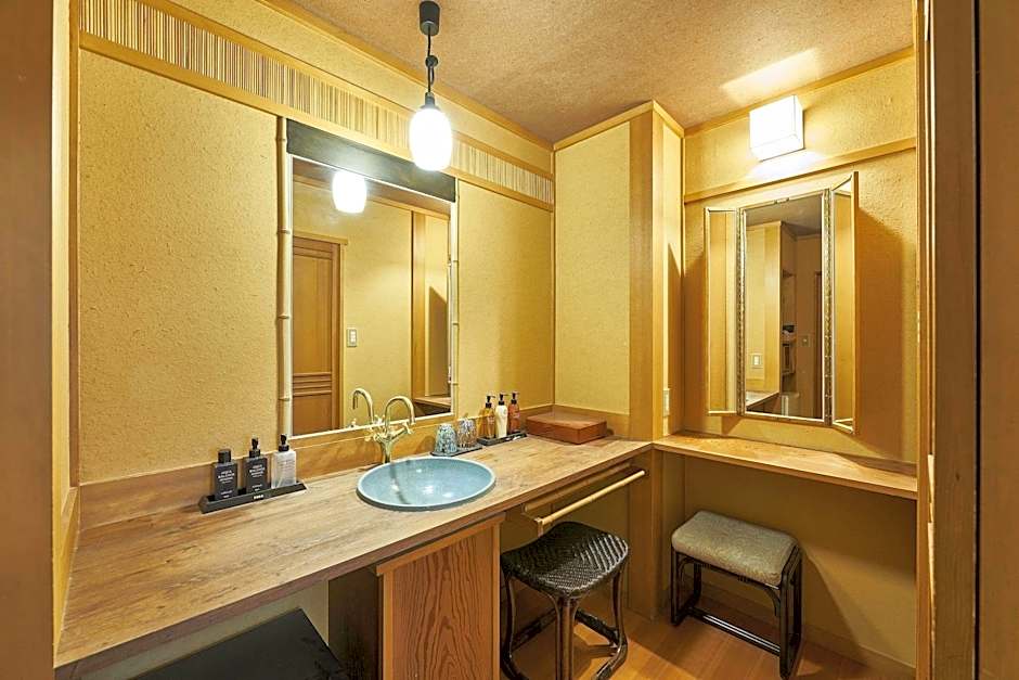 Shima Onsen Toshimaya