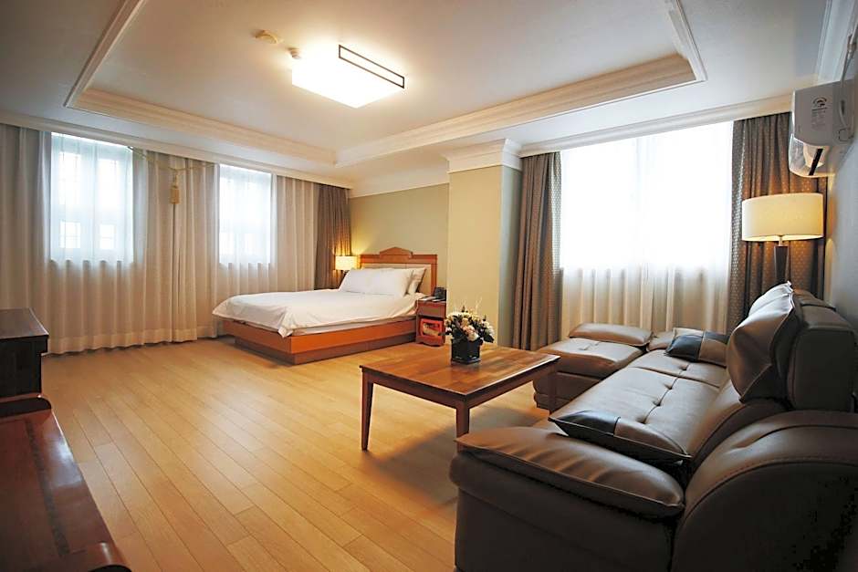 Empire Tourist Hotel