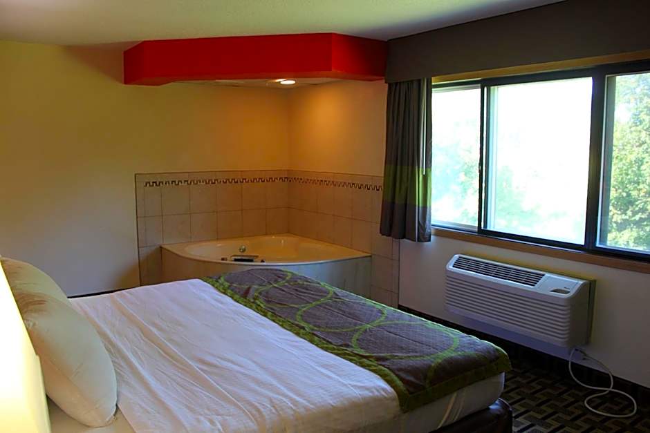 AmericInn by Wyndham West Burlington