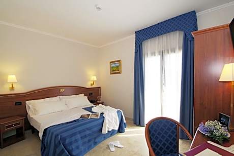 Double Room (1 Adult)
