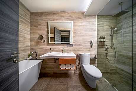 Studio Apartment with Harbor View